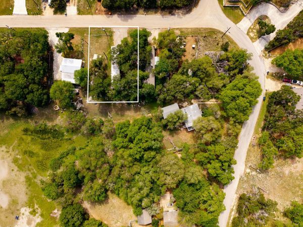 435 Burr Oak LN, Canyon Lake, TX 78133