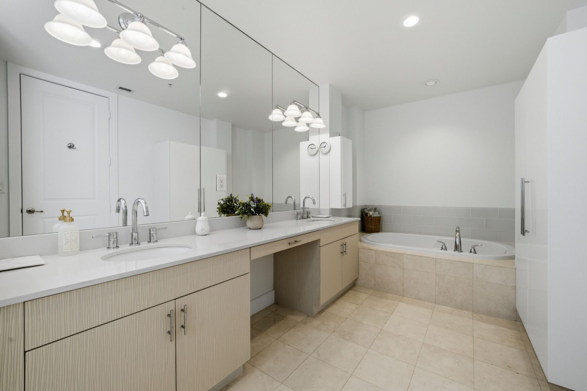 69 Isle Of Venice Drive, Fort Lauderdale, FL 33301 Photo