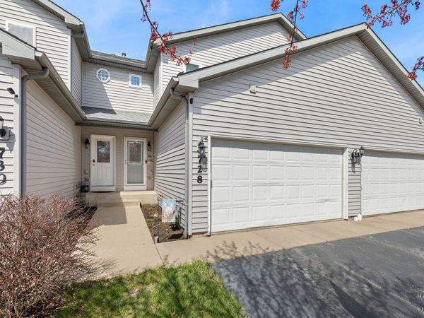 728 Carlisle Drive, Woodstock, IL 60098