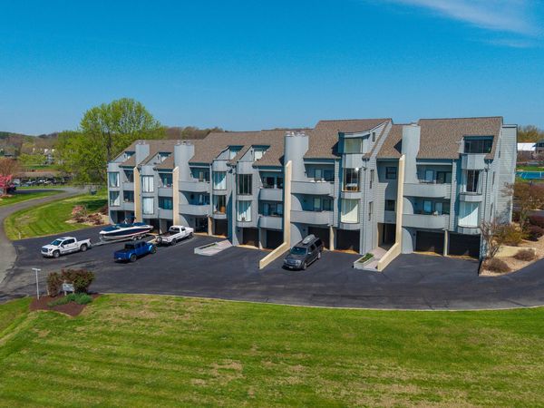 25 Clubhouse Towers CIR , UNIT 707, Moneta, VA 24121