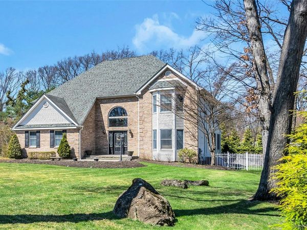 1 Kings Court , Hauppauge, NY 11788
