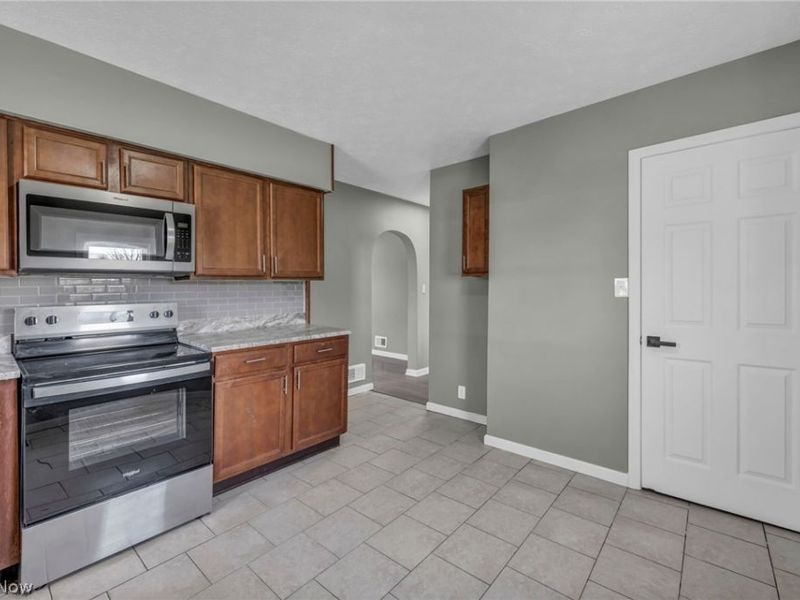 800 Independence Avenue, Akron, OH 44310 Photo 10