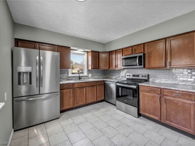 800 Independence Avenue, Akron, OH 44310 Photo 9