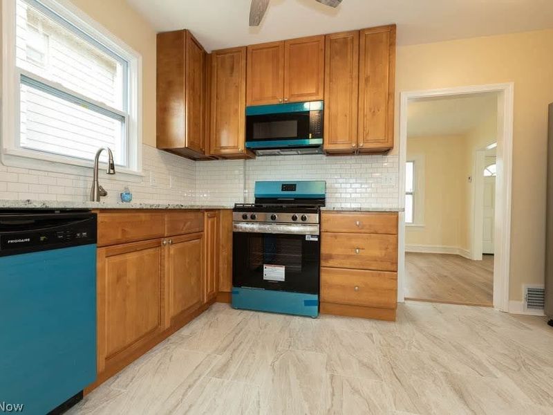 3720 Washington Park, Newburgh Heights, OH 44105 Photo 12