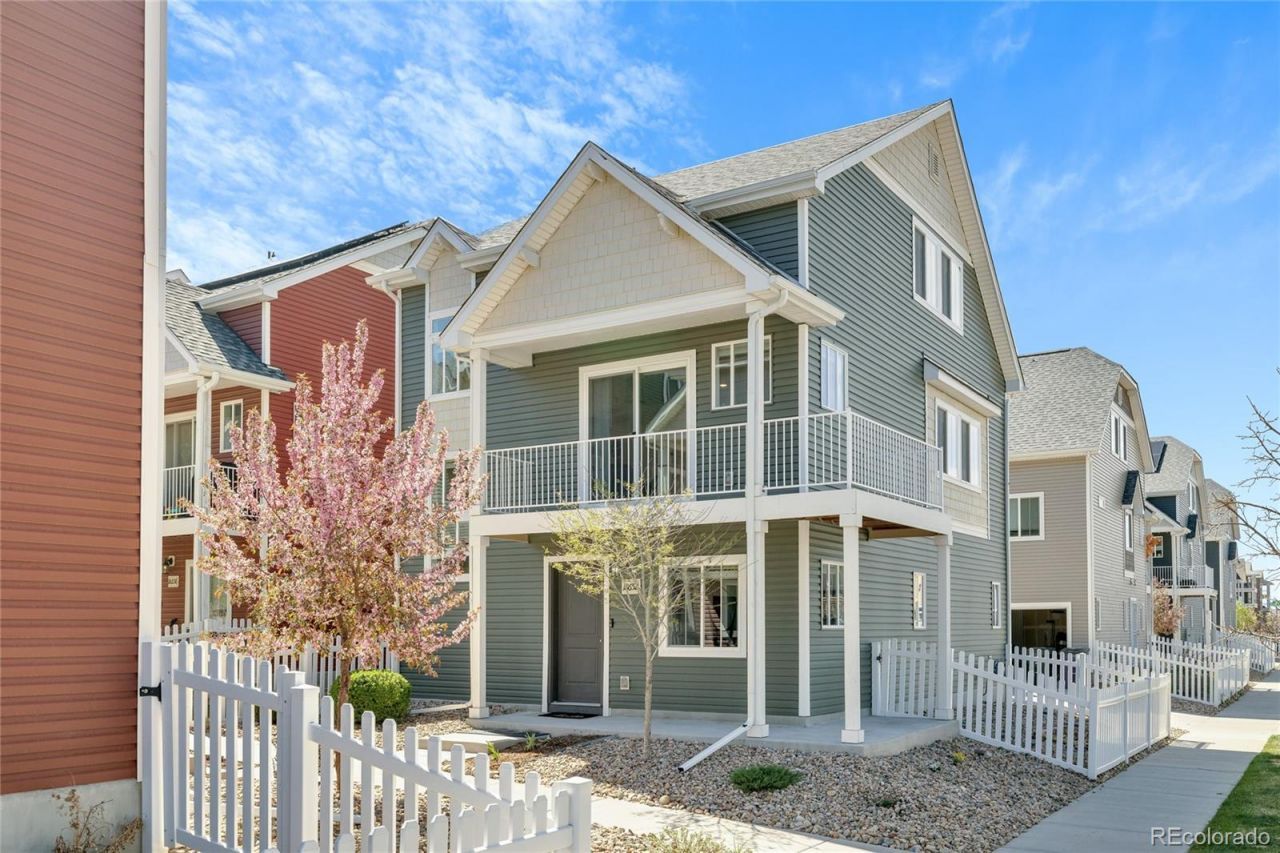 18652 E 54th Avenue, Denver, CO 80249 Main Photo