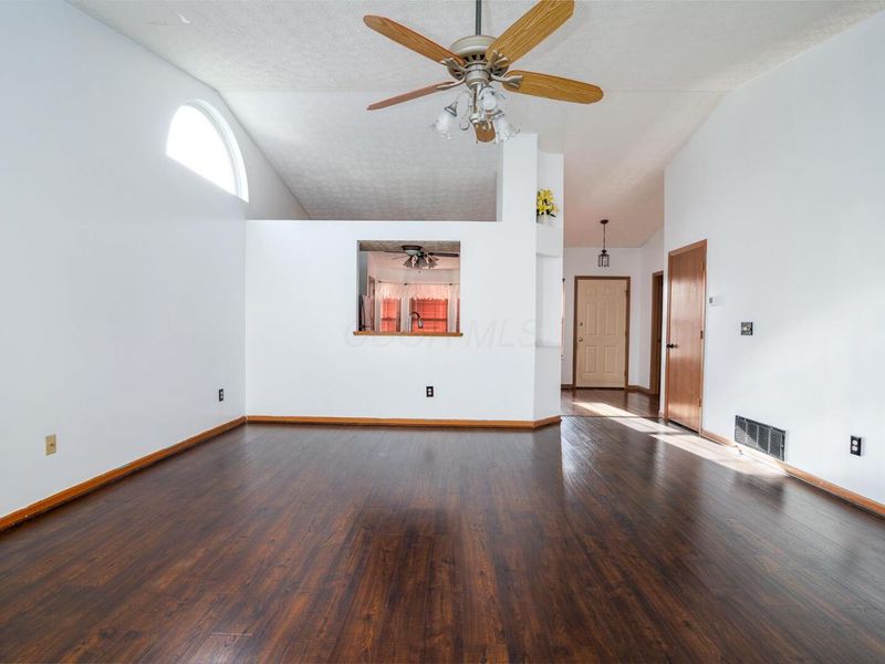 1034 Crossbrook Boulevard, Galloway, OH 43119 Photo 13