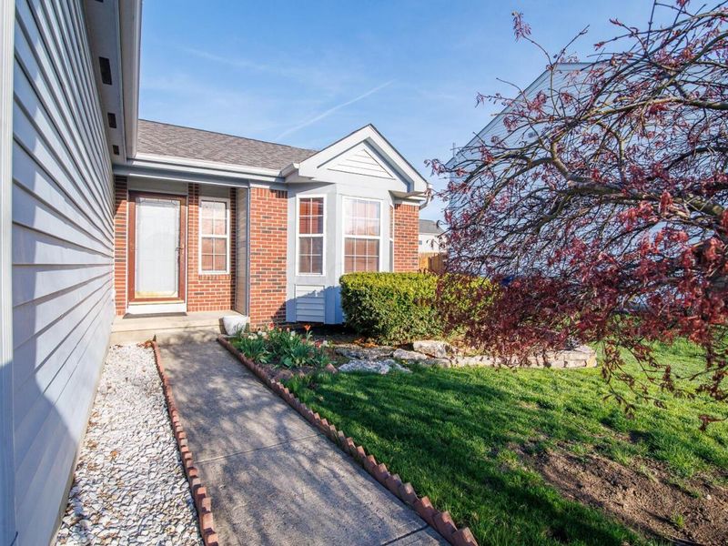 1034 Crossbrook Boulevard, Galloway, OH 43119 Photo 4
