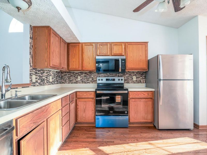 1034 Crossbrook Boulevard, Galloway, OH 43119 Photo 8
