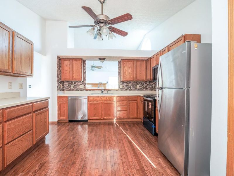 1034 Crossbrook Boulevard, Galloway, OH 43119 Photo 9