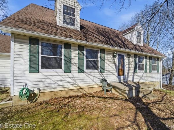 11458 College Avenue, Putnam Twp, MI 48169