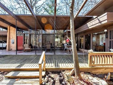 30875 Franklin Road, Franklin Vlg, MI 48025