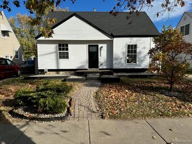 25216 Hayes Road , Roseville, MI 48066