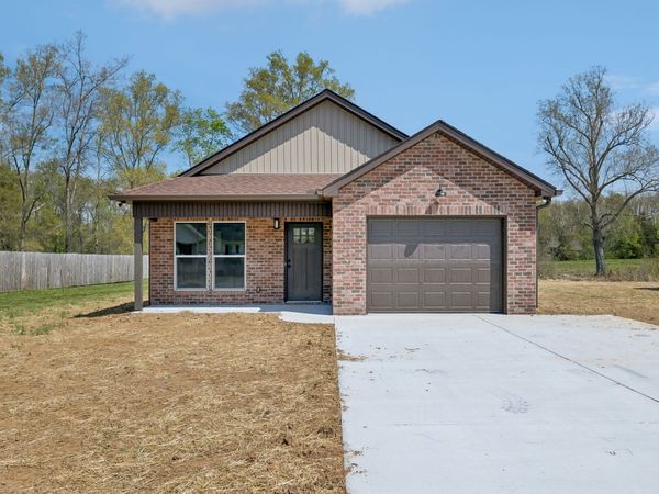 242 Green Meadow Dr , Smithville, TN 37166