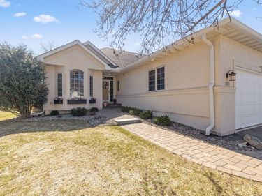 18175 39th Avenue N, Plymouth, MN 55446