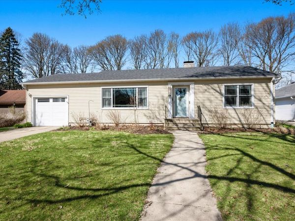 612 Illinois Street , Geneva, IL 60134