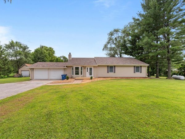 1610 Wisconsin Street , Le Claire, IA 52753