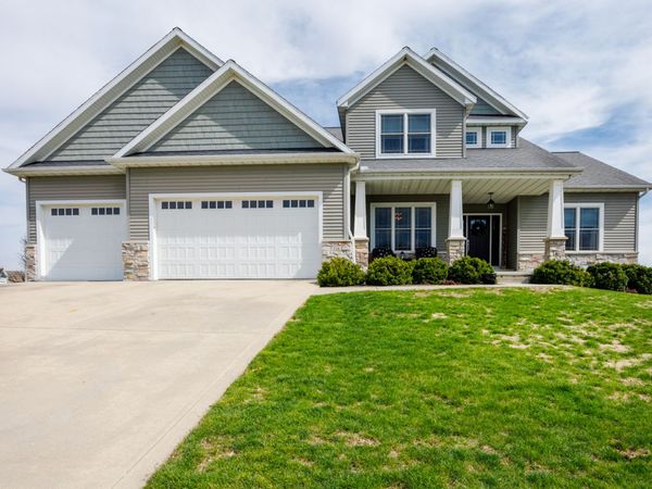 114 Mallard Way , Hudson, IL 61748