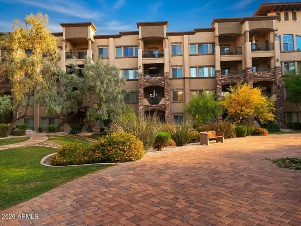 5450 E DEER VALLEY Drive E, Unit 1215, Phoenix, AZ 85054