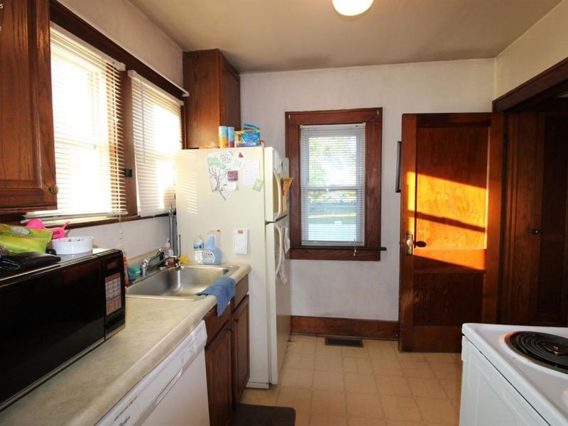 120 W 5th Street, Port Clinton, OH 43452 Photo 2