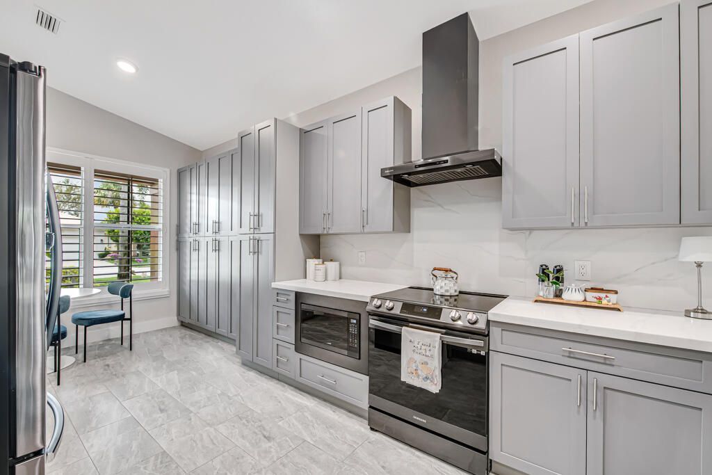 8203 Bellafiore Way, Boynton Beach, FL 33472 Photo