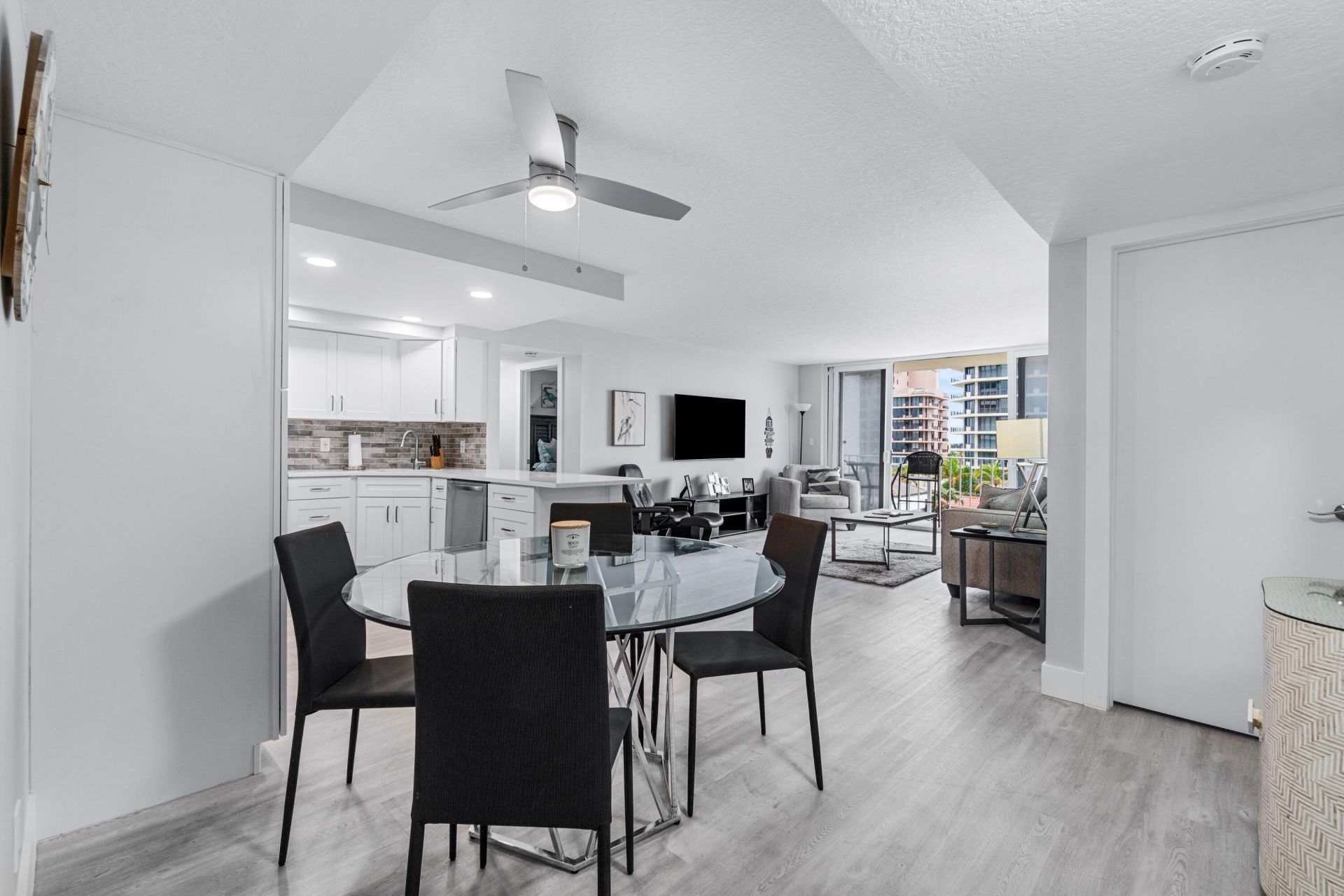 630 Ocean Drive, Unit 410, Juno Beach, FL 33408 Photo