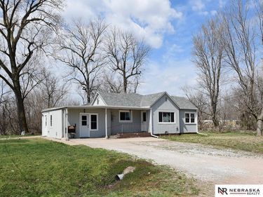 597 406th Road, Beaver Crossing, NE 68313