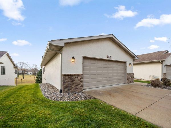 2294 Pinewood Drive , Shakopee, MN 55379