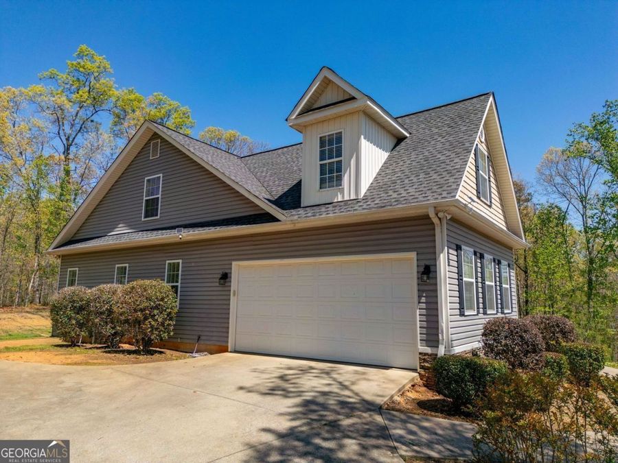 Property Image 100