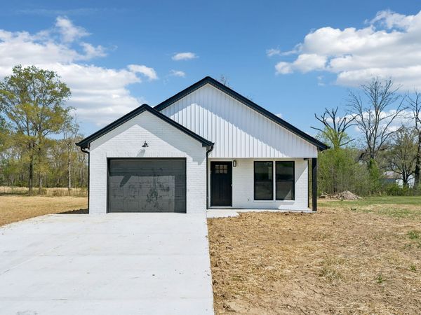 190 Green Meadow Dr, Smithville, TN 37166