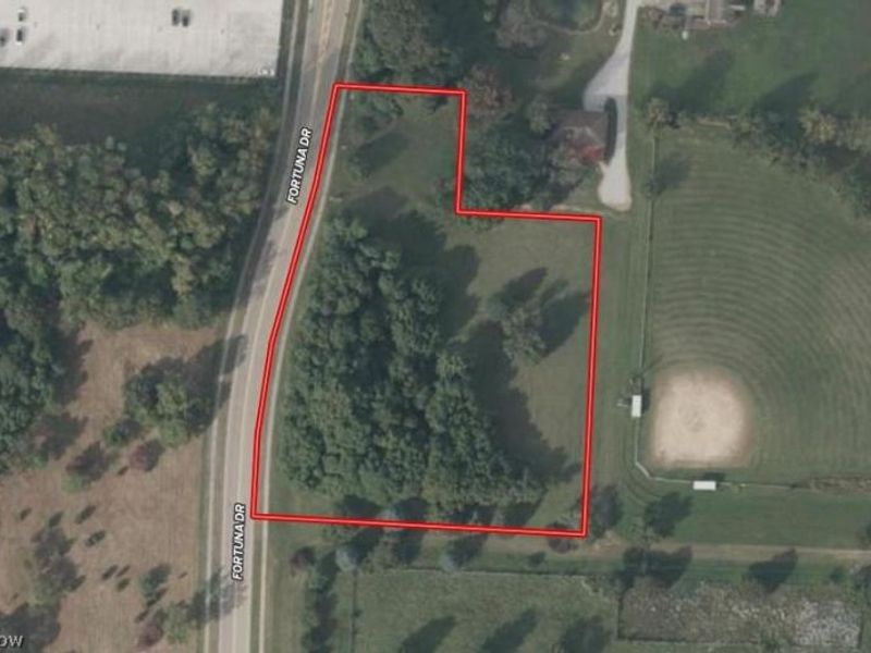 Fortuna Drive, Akron, OH 44312 Photo 1