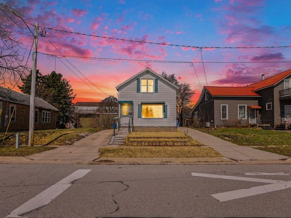 38 Lake Street, Manistee, MI 49660