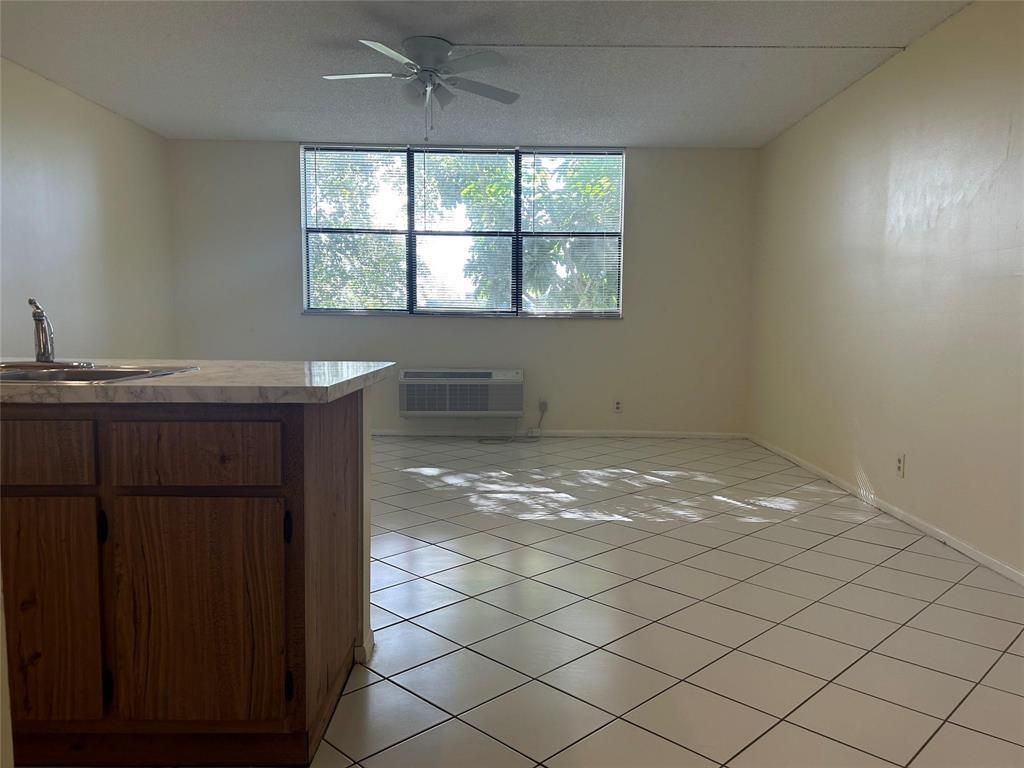 2401 Riverside Drive, Unit 308, Coral Springs, FL 33065 Photo