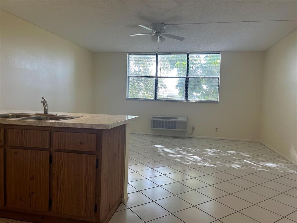 2401 Riverside Drive, Unit 308, Coral Springs, FL 33065 Photo