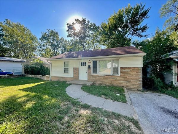 10121 Baron Drive , St Louis, MO 63136