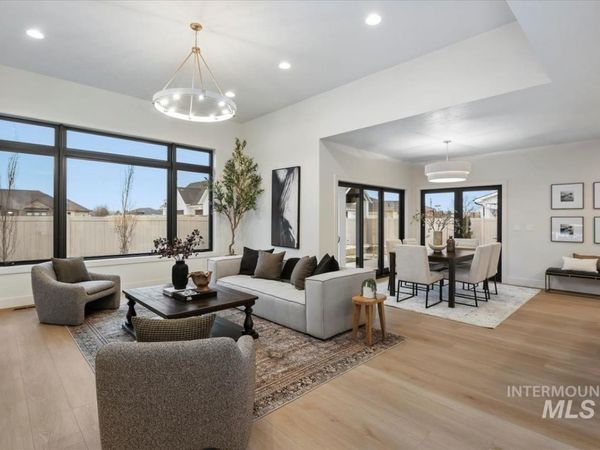 141 NE 8th St, Fruitland, ID 83619