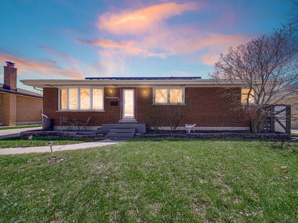 661 W Saint Aubin Drive, Addison, IL 60101