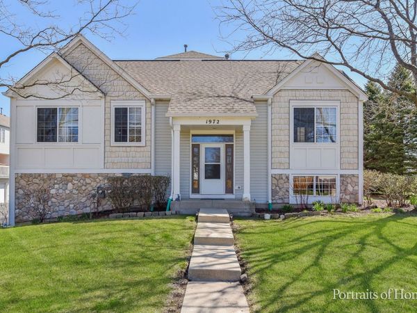 1972 MIDDLEBURY Drive, Aurora, IL 60503