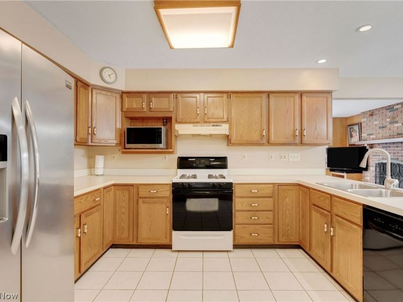 17500 Alexander Road, Walton Hills, OH 44146 Photo 6