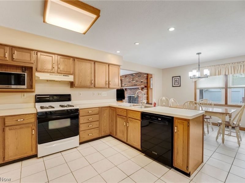 17500 Alexander Road, Walton Hills, OH 44146 Photo 7