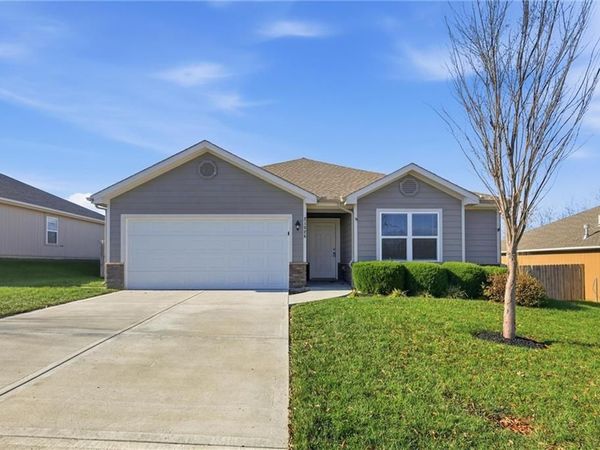 21826 Franklin Street, Spring Hill, KS 66083