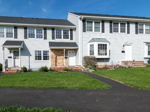 1502 William And Mary Cmn, Hillsborough, NJ 08844