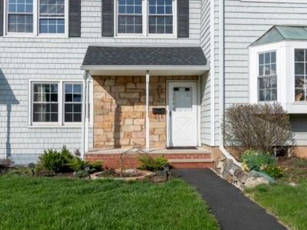 1502 William And Mary Cmn, Hillsborough, NJ 08844