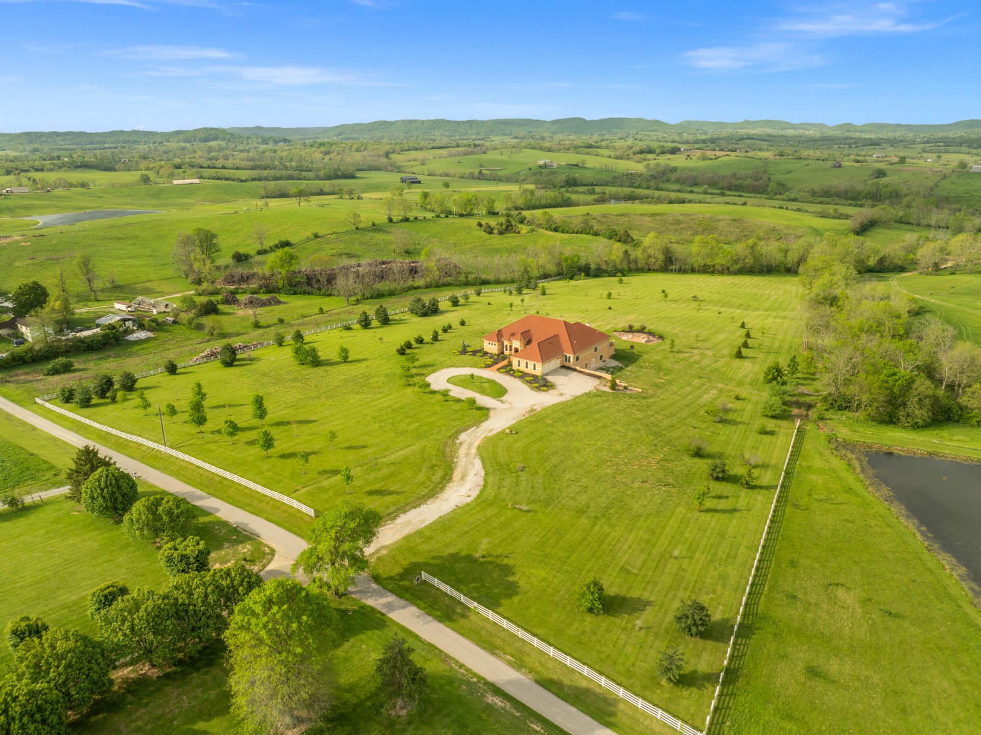 406 Halcomb Lane, Paint Lick, KY 40461