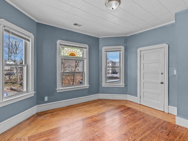 1819 Pleasant St, Unit 3, Fall River, MA 02723