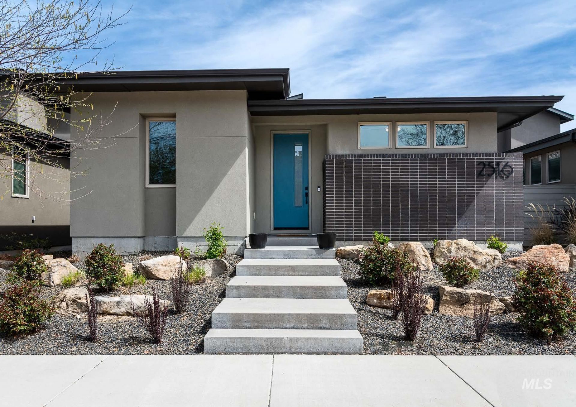 2516 E Warm Springs Ave, Boise, ID 83712 Main Photo