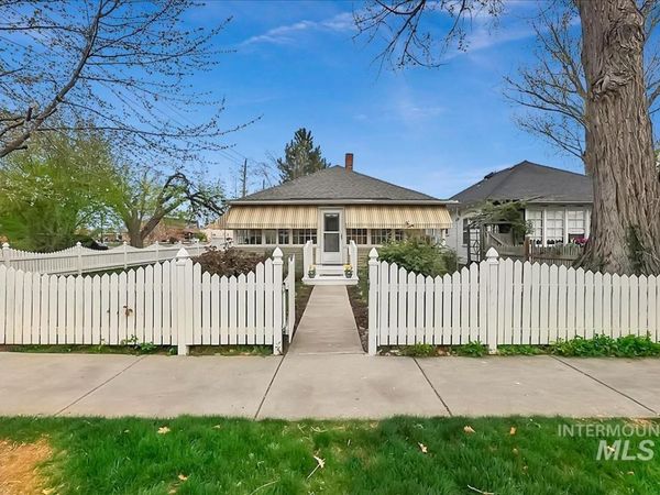 304 E Broadway Ave, Meridian, ID 83642