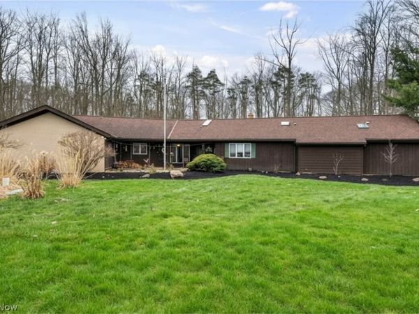 2960 Millgate Drive, Willoughby Hills, OH 44094