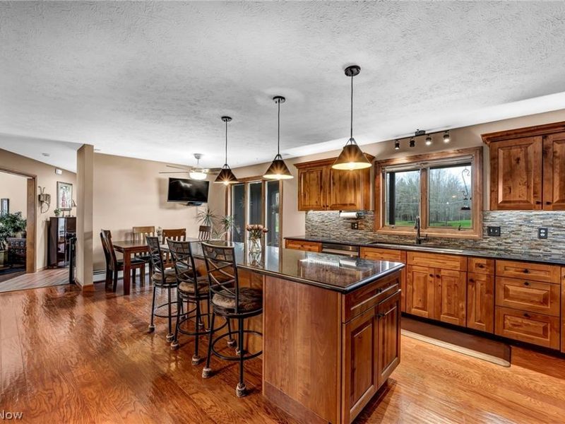 2960 Millgate Drive, Willoughby Hills, OH 44094 Photo 2