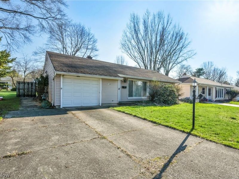 9019 Newkirk Drive, Parma Heights, OH 44130 Photo 3