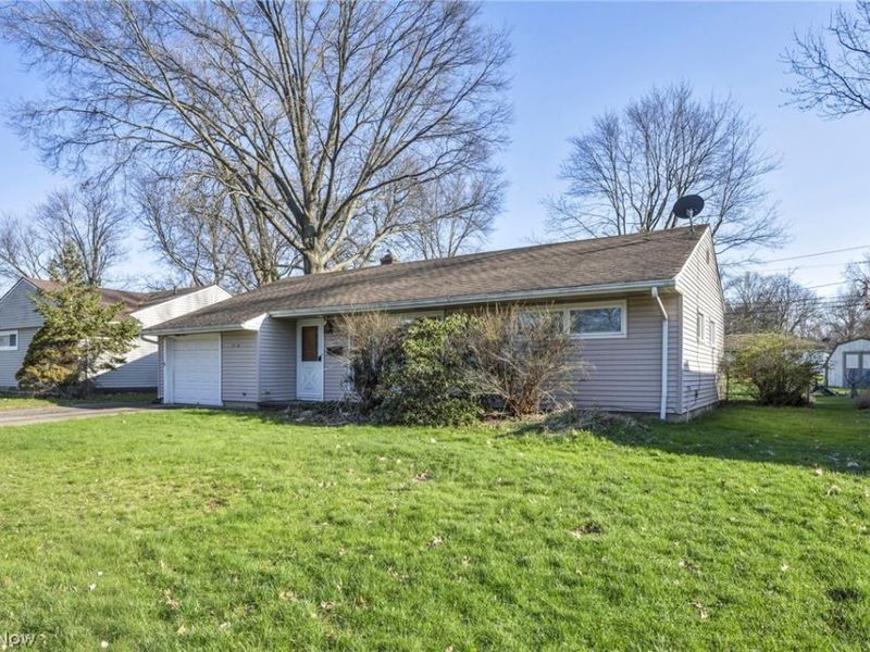 9019 Newkirk Drive, Parma Heights, OH 44130 Photo 4